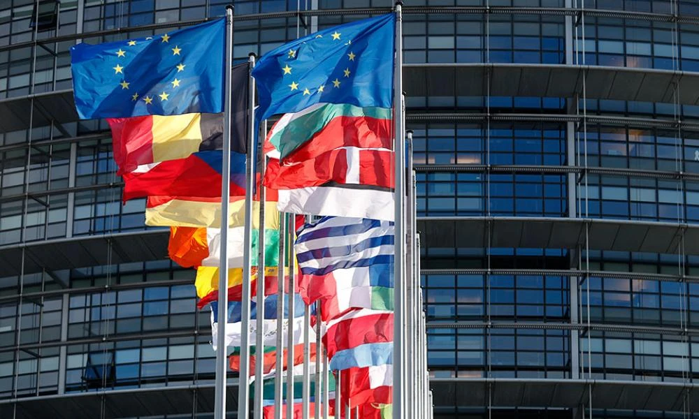 Ευρωπαϊκό Κοινοβούλιο: Nα ληφθούν τα αναγκαία μέτρα για τα λογισμικά παρακολούθησης